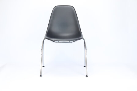 Vitra Eames Plastic Side Chair RE DSS-N onderstel chroom, kuip zwart