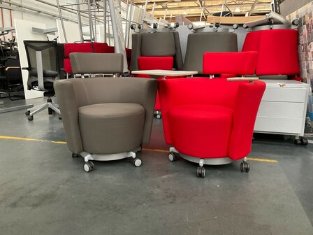 Fauteuil op wieltjes (rood)