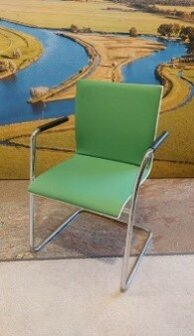 Thonet vergaderstoel (groen)