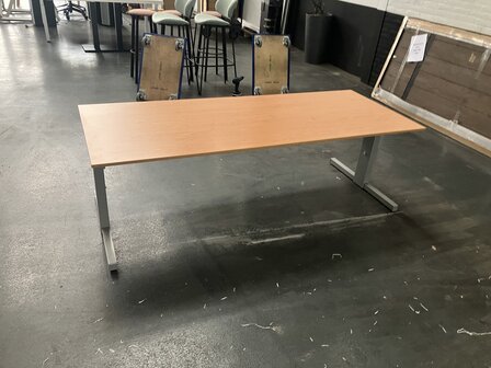 Voortman bureau 180x80 instelbaar d.m.v. trekknop