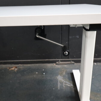 Vepa bureau zit/zit, alu wit frame, Blad naar keuze 120x80, 1 poot beschadigd (zie foto) / 2nd-life