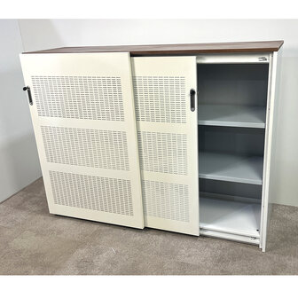 Schuifdeurkast 2 deuren 160x122x46,5, wit/vergeeld, topblad donker eiken, 3 schapplaatsen / 2nd-life