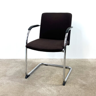 Lande vergaderstoel donker bruin, chroom slede onderstel / 2nd-life