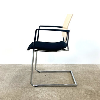Casala Fenix vergaderstoel zwart, lichte rug, chroom slede onderstel, stapelbaar / 2nd-life