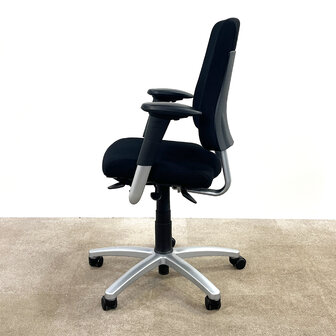 BMA Axia Jetchair zwart, harde wielen, onderstel geborsteld staal, 4D armleggers / 2nd-life