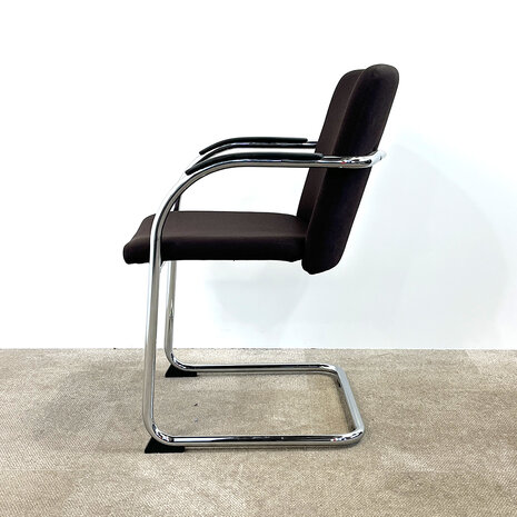 Lande vergaderstoel donker bruin, chroom slede onderstel / 2nd-life