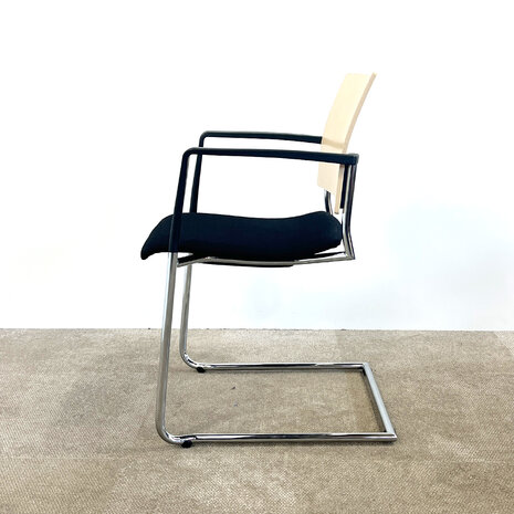 Casala Fenix vergaderstoel zwart, lichte rug, chroom slede onderstel, stapelbaar / 2nd-life