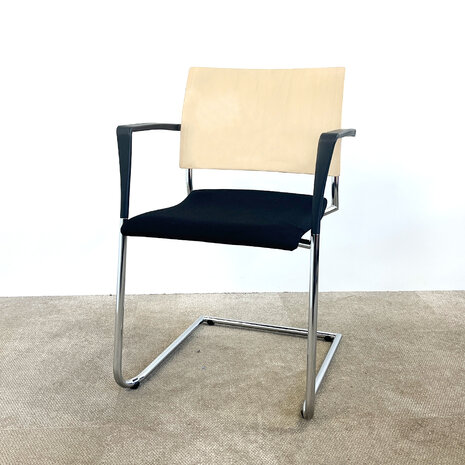 Casala Fenix vergaderstoel zwart, lichte rug, chroom slede onderstel, stapelbaar / 2nd-life