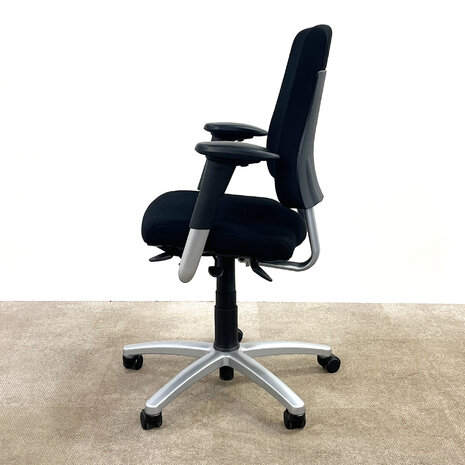 BMA Axia Jetchair zwart, harde wielen, onderstel geborsteld staal, 4D armleggers / 2nd-life